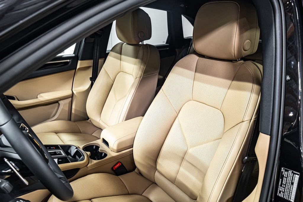 2025 Porsche Macan T photo 4