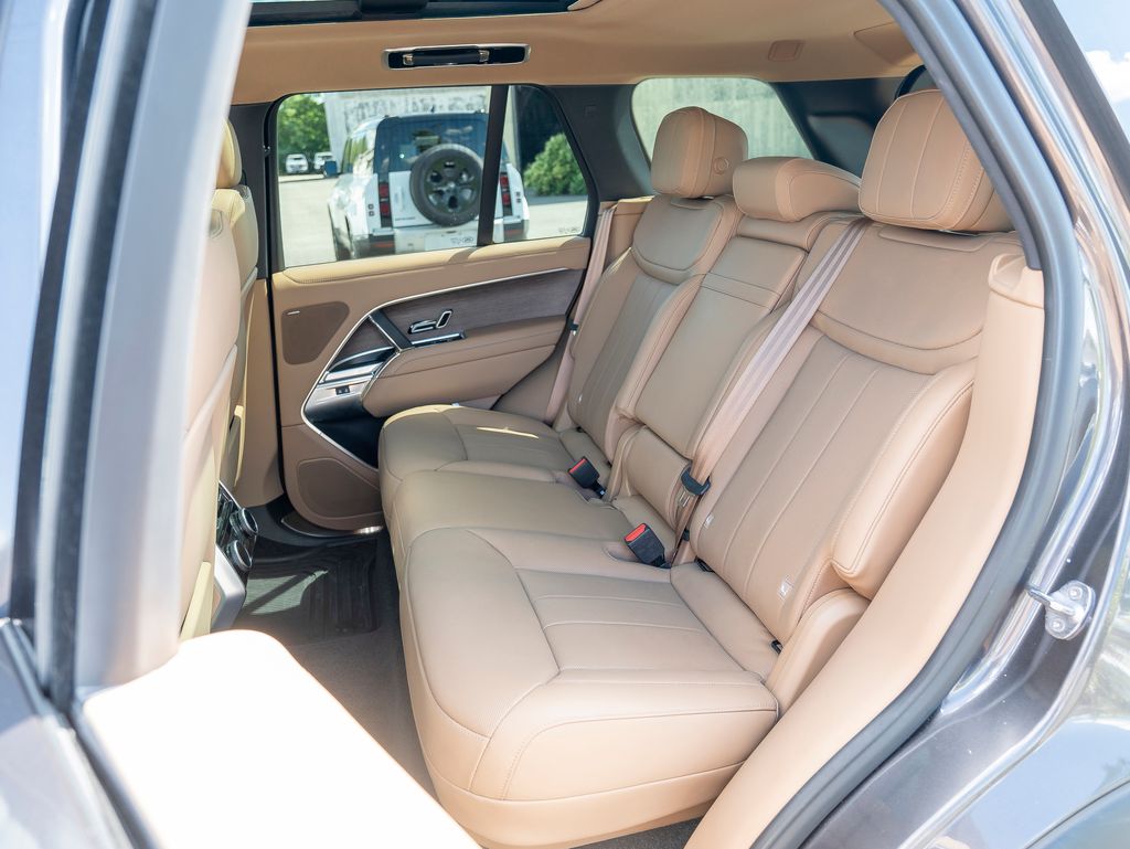2023 Land Rover Range Rover SE photo 33