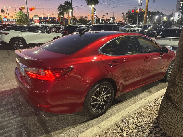 2017 Lexus ES 350 photo 2