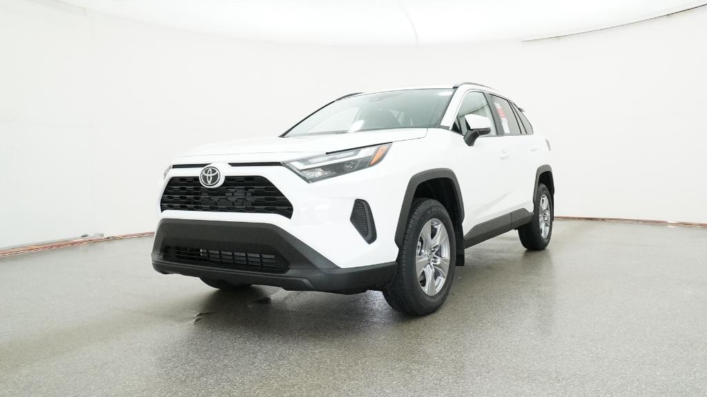 2025 Toyota RAV4 XLE photo 4