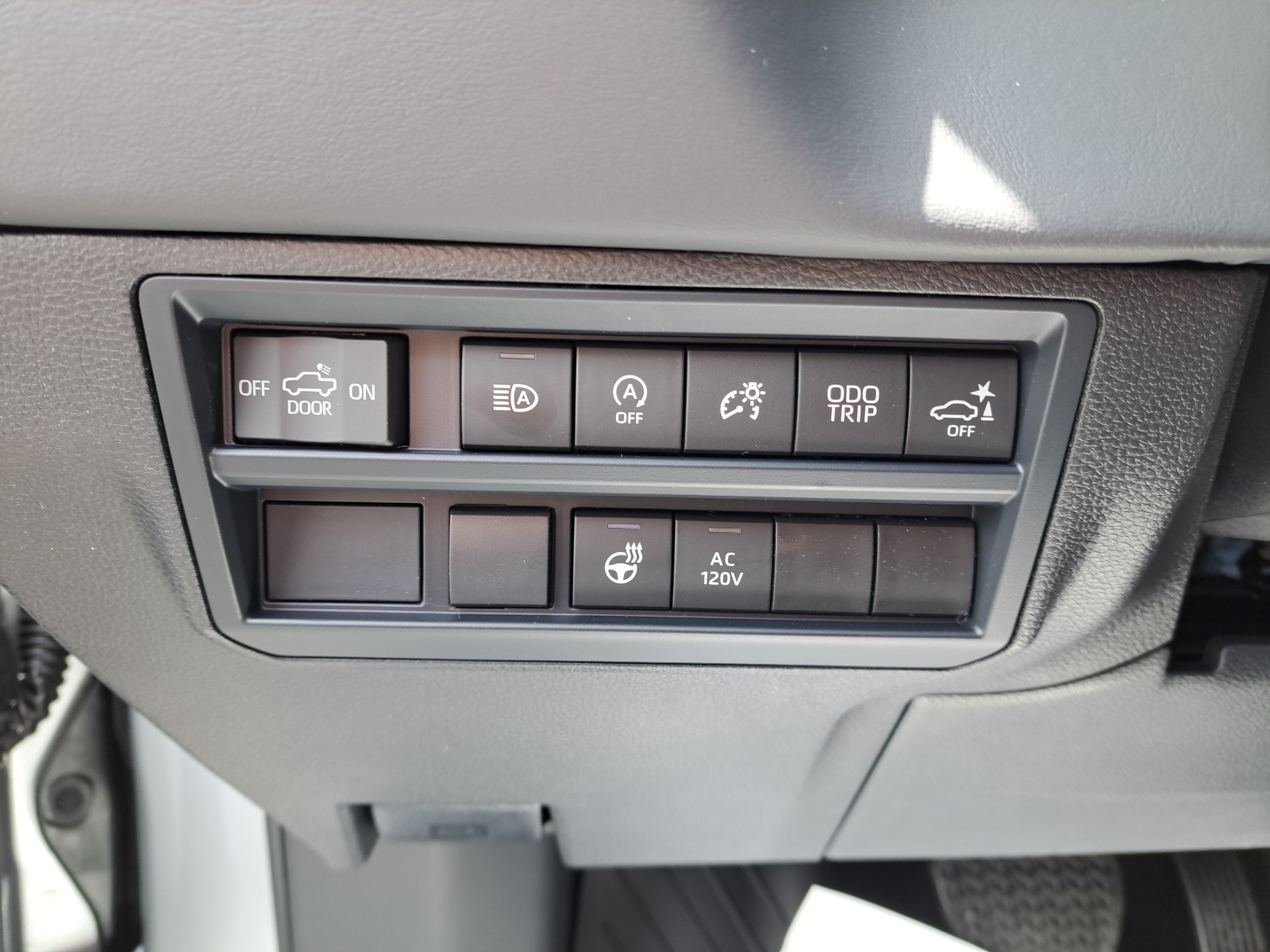 2025 Toyota Tundra Platinum CrewMax photo 31