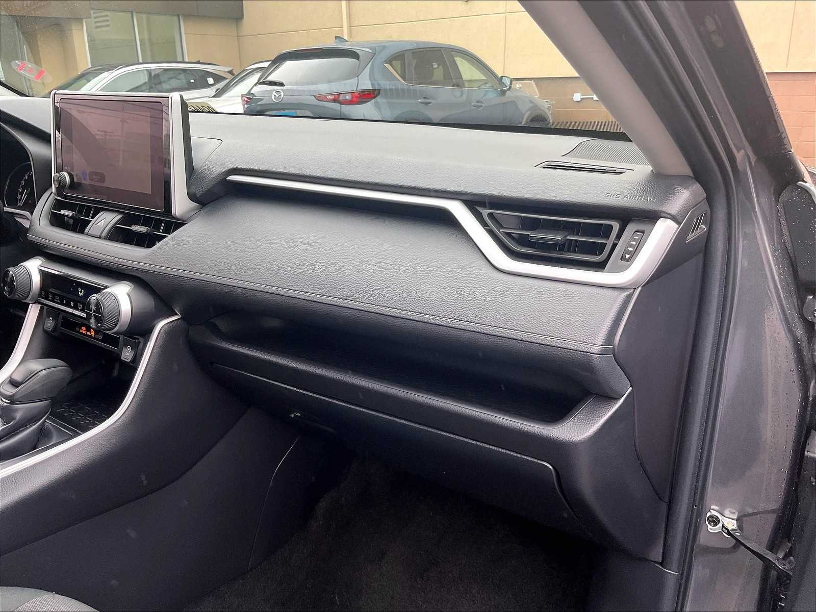 2024 Toyota RAV4 XLE photo 13