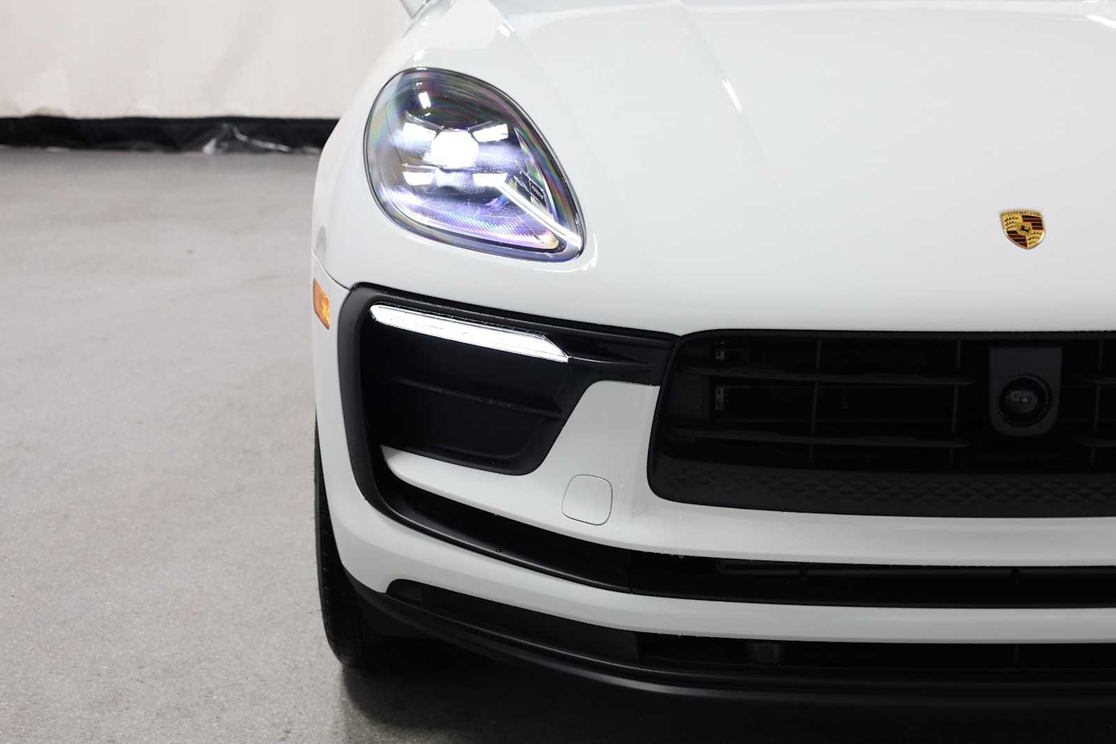 2026 Porsche Macan T photo 12