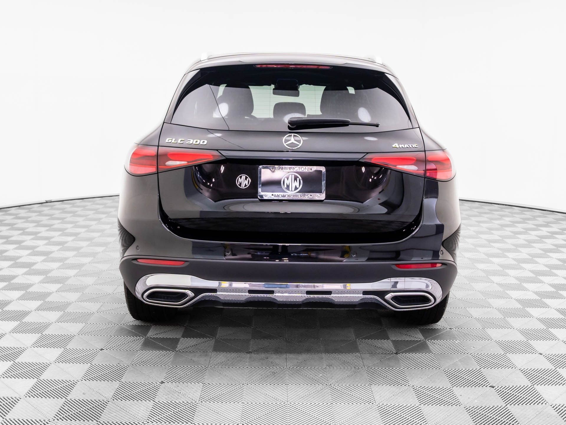 2025 Mercedes Benz GLC 300 4MATIC photo 4