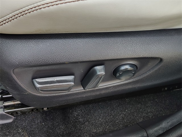 2019 Toyota RAV4 Limited photo 14