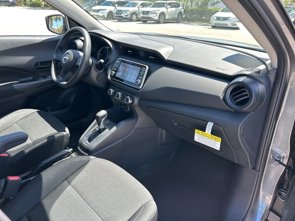 2025 Nissan Kicks Play S photo 29