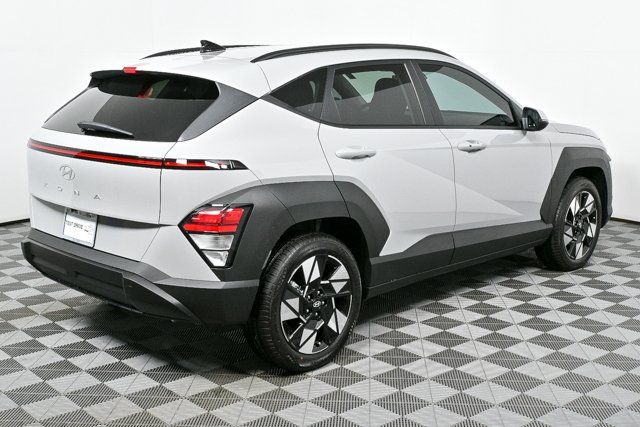 2025 Hyundai Kona SEL photo 3