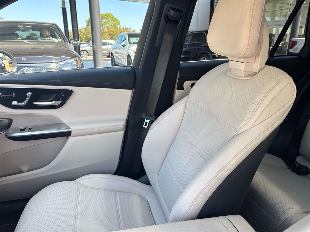 2025 Mercedes Benz GLC 300 4MATIC photo 14