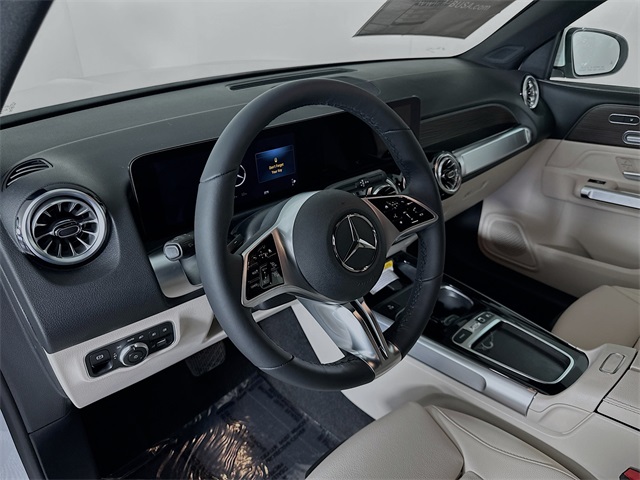 2025 Mercedes Benz GLB 250 photo 9