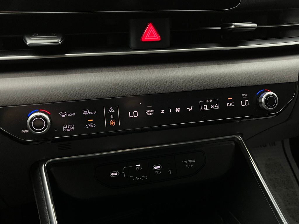 2025 Kia Carnival EX photo 33