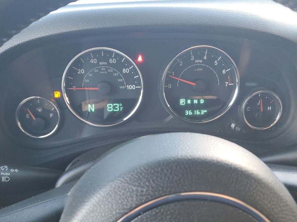 2018 Jeep Wrangler Sahara photo 33