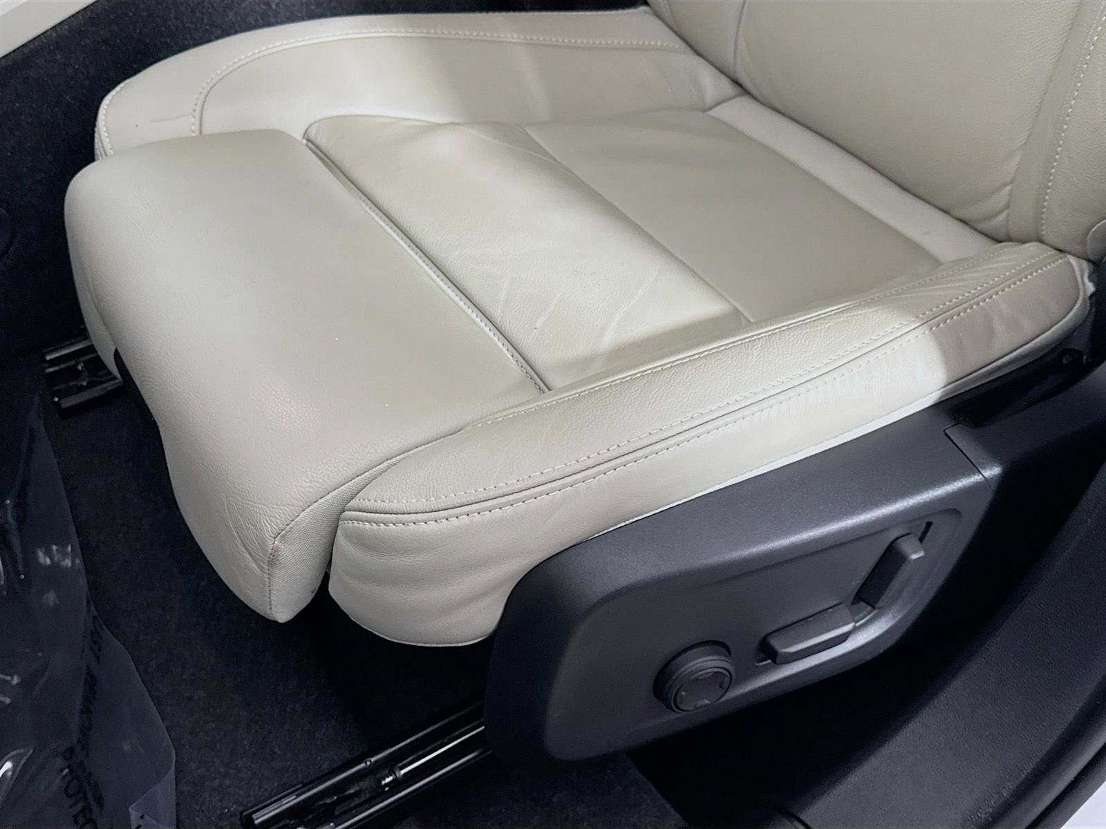 2024 Volvo XC40 Plus photo 20