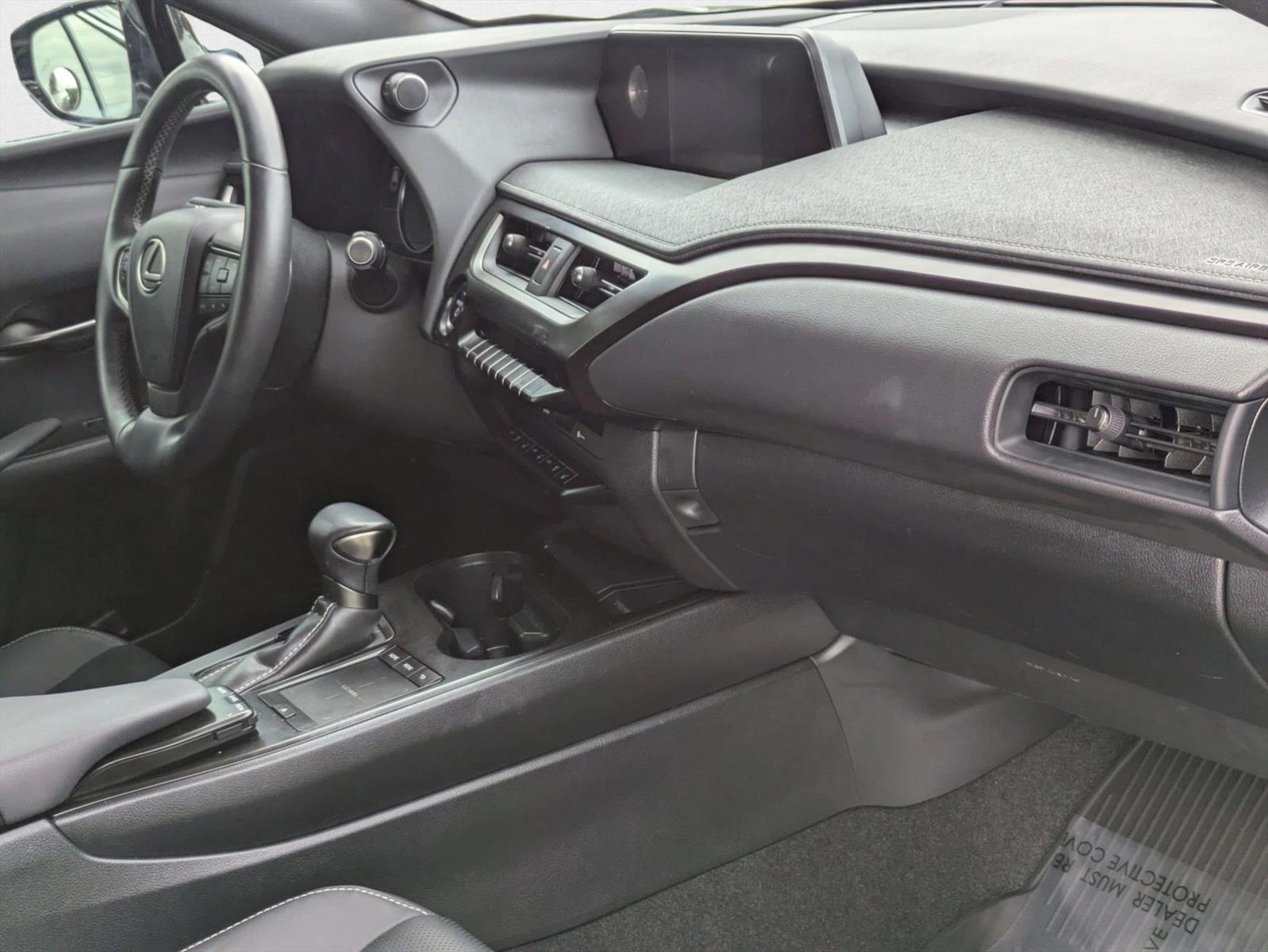 2021 Lexus UX 250h photo 21