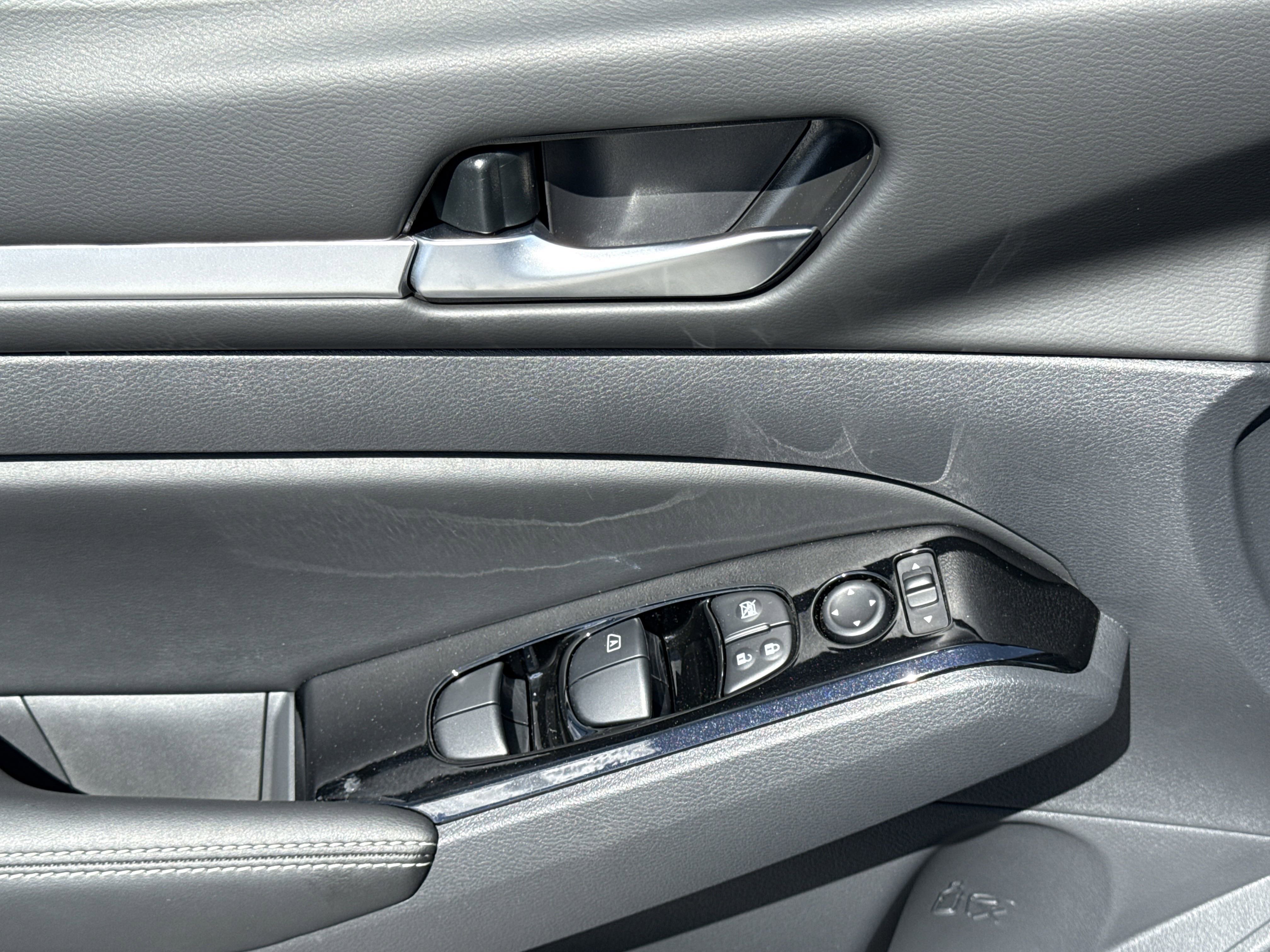 2025 Nissan Altima 2.5 SL photo 11