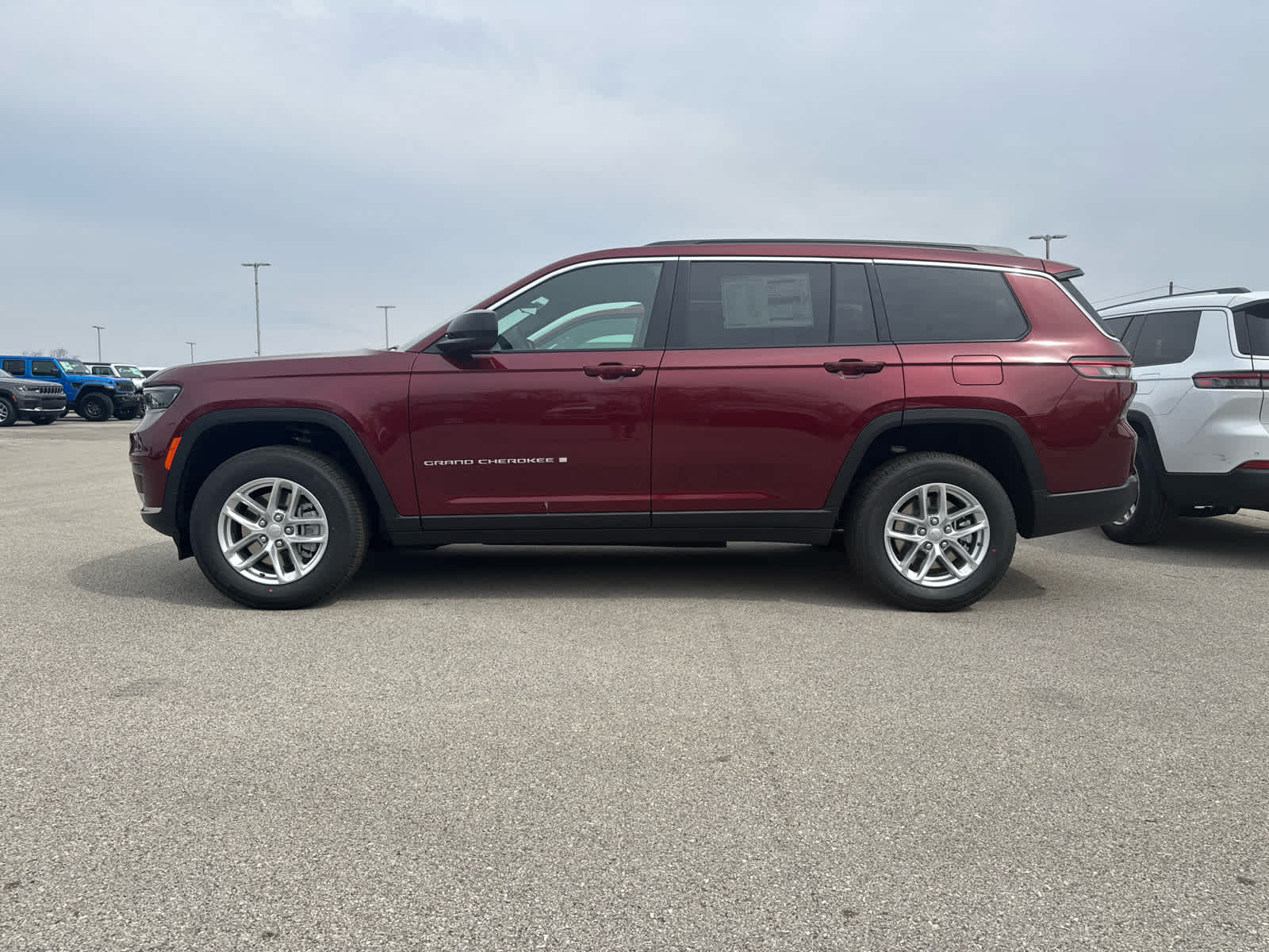2025 Jeep Grand Cherokee Laredo X photo 4