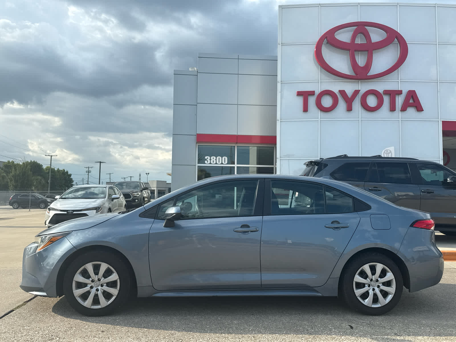 Used 2022 Toyota Corolla LE with VIN 5YFEPMAE5NP325047 for sale in Northfield, Minnesota