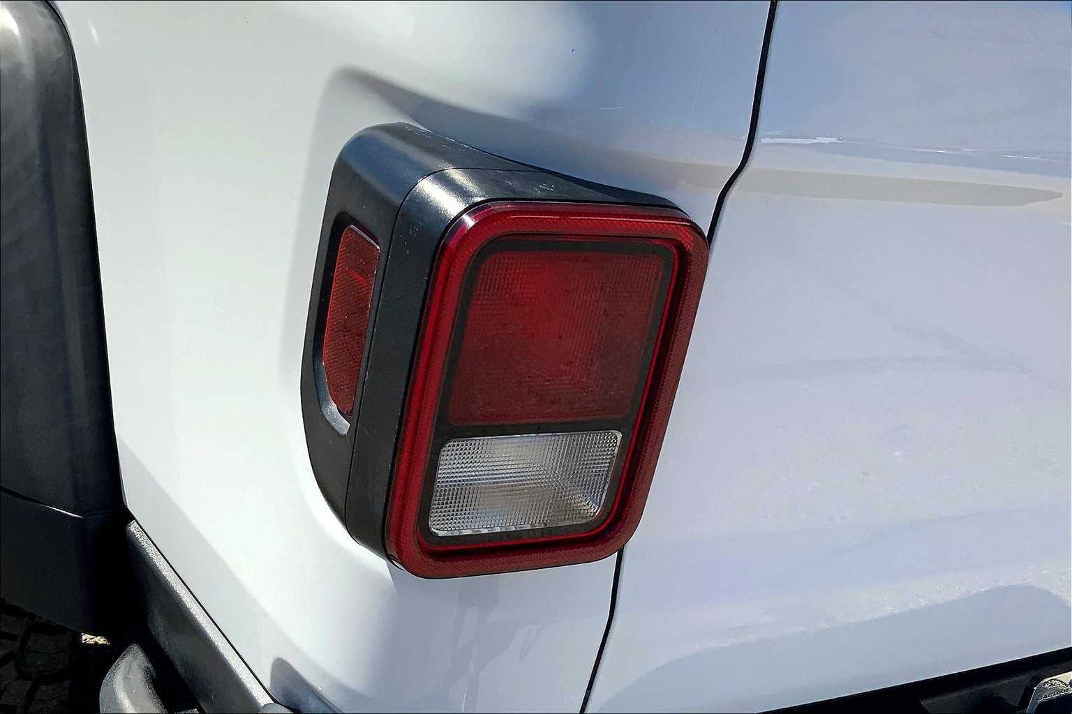 2021 Jeep Gladiator Rubicon photo 27