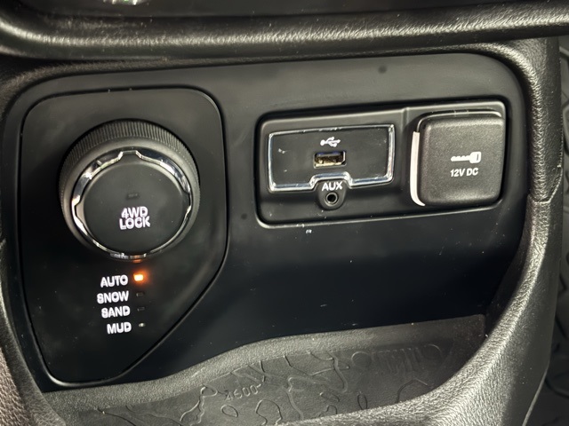 2015 Jeep Renegade Latitude North Edition photo 18