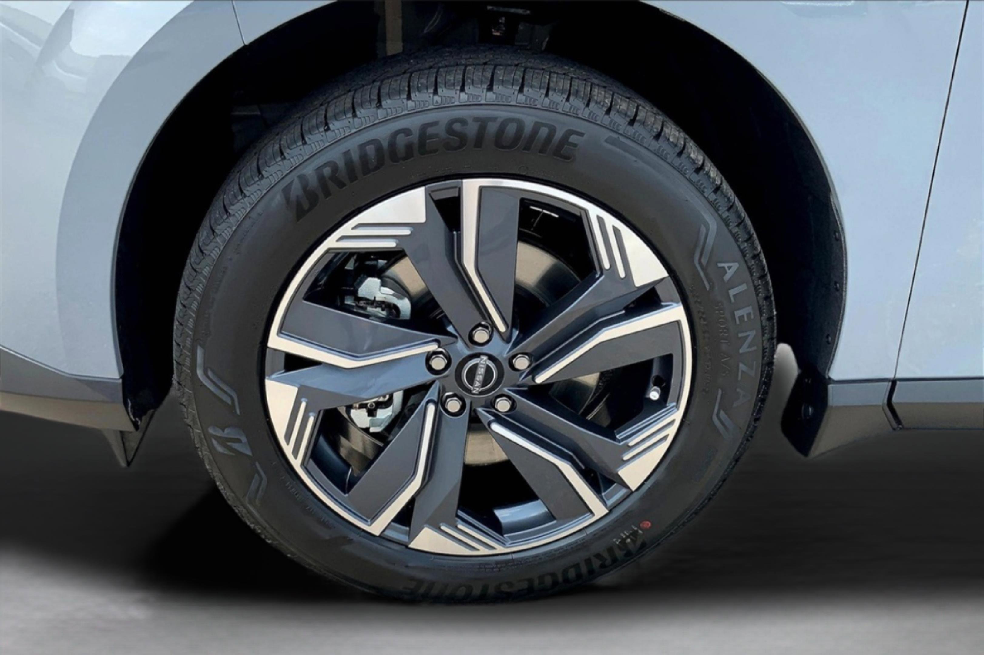 2025 Nissan Murano SL photo 11