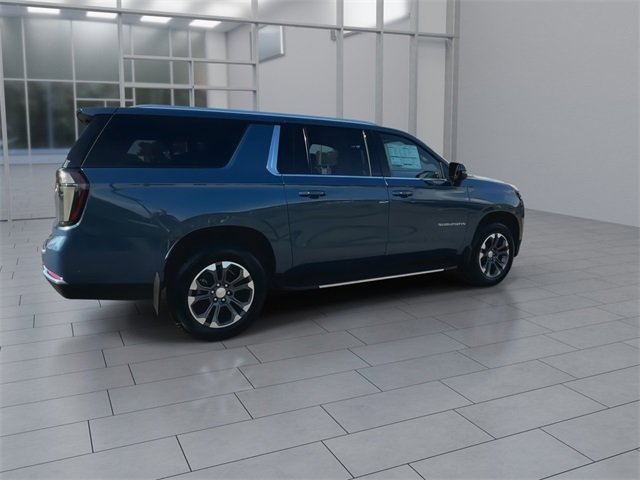 2025 Chevrolet Suburban LT photo 8
