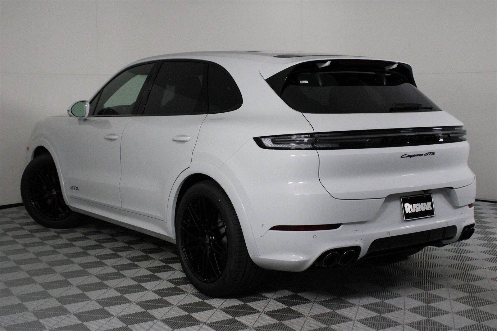 2026 Porsche Cayenne GTS photo 3