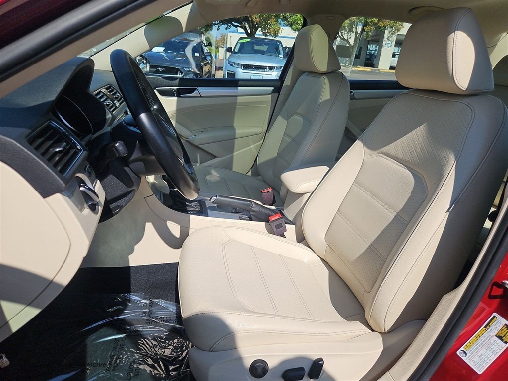 2019 Volkswagen Passat 2.0T Wolfsburg Edition photo 12