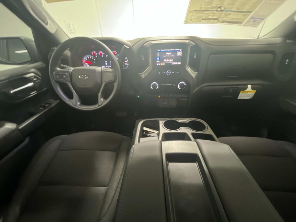 2025 Chevrolet Silverado 1500 Custom Rally Edition photo 10
