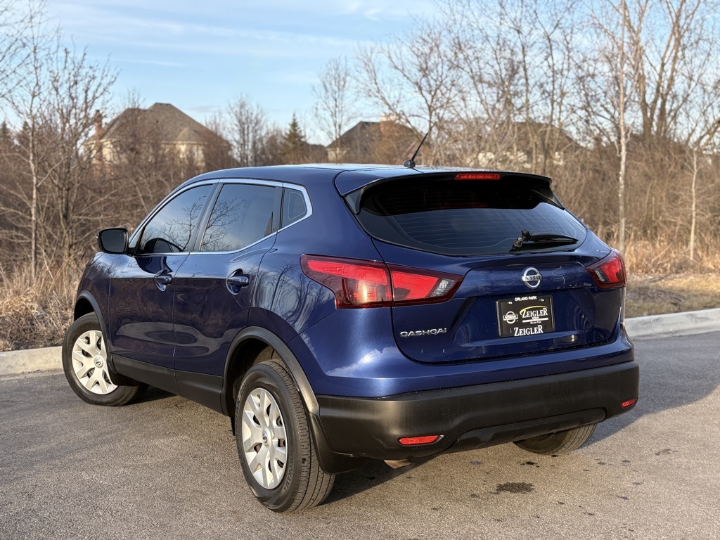 2018 Nissan Rogue Sport S photo 3