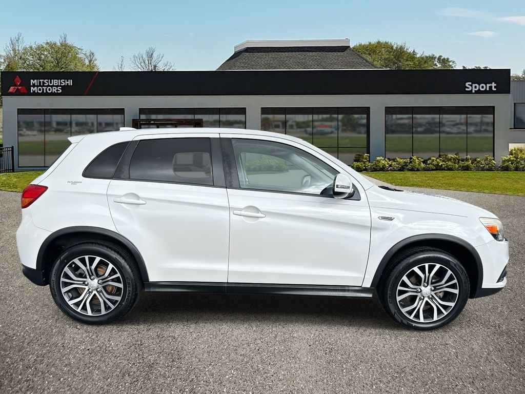 2017 Mitsubishi Outlander Sport ES photo 2