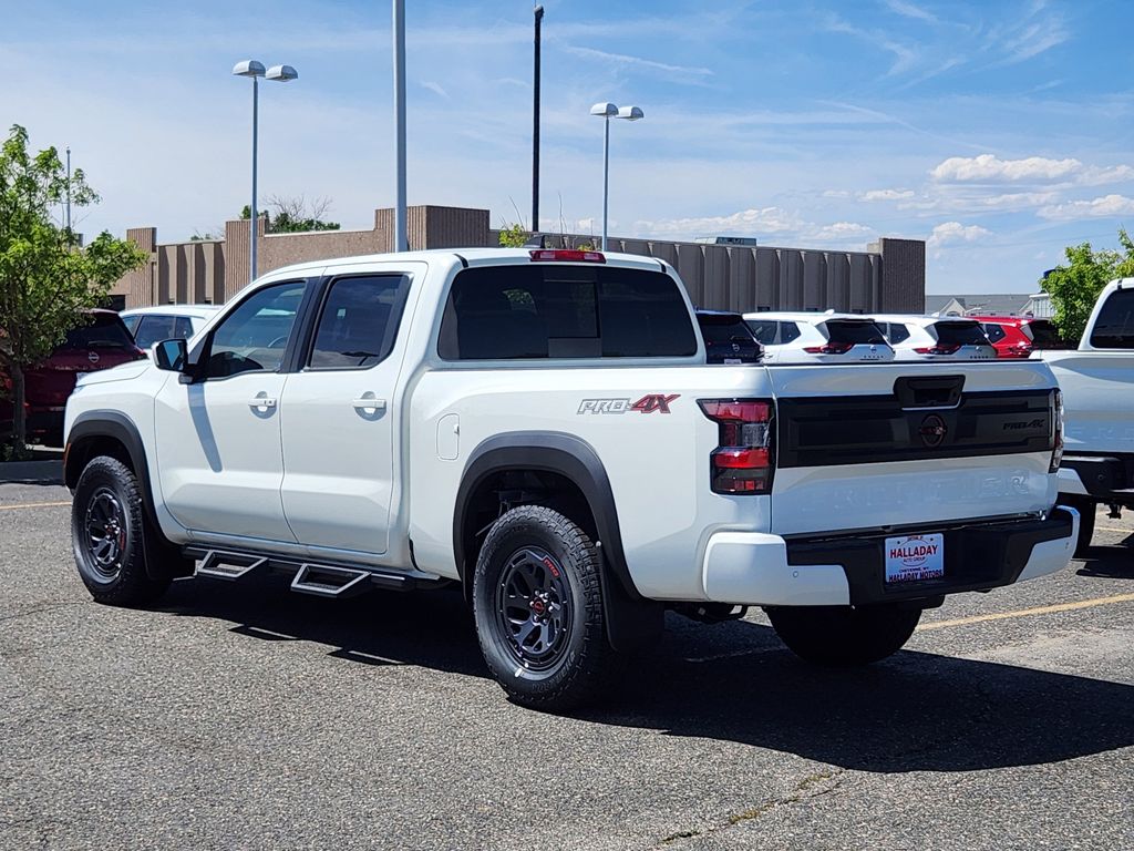 2025 Nissan Frontier Crew Cab PRO-4X photo 3