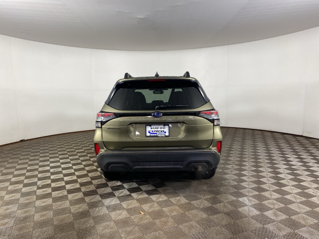 2025 Subaru Forester Premium photo 4