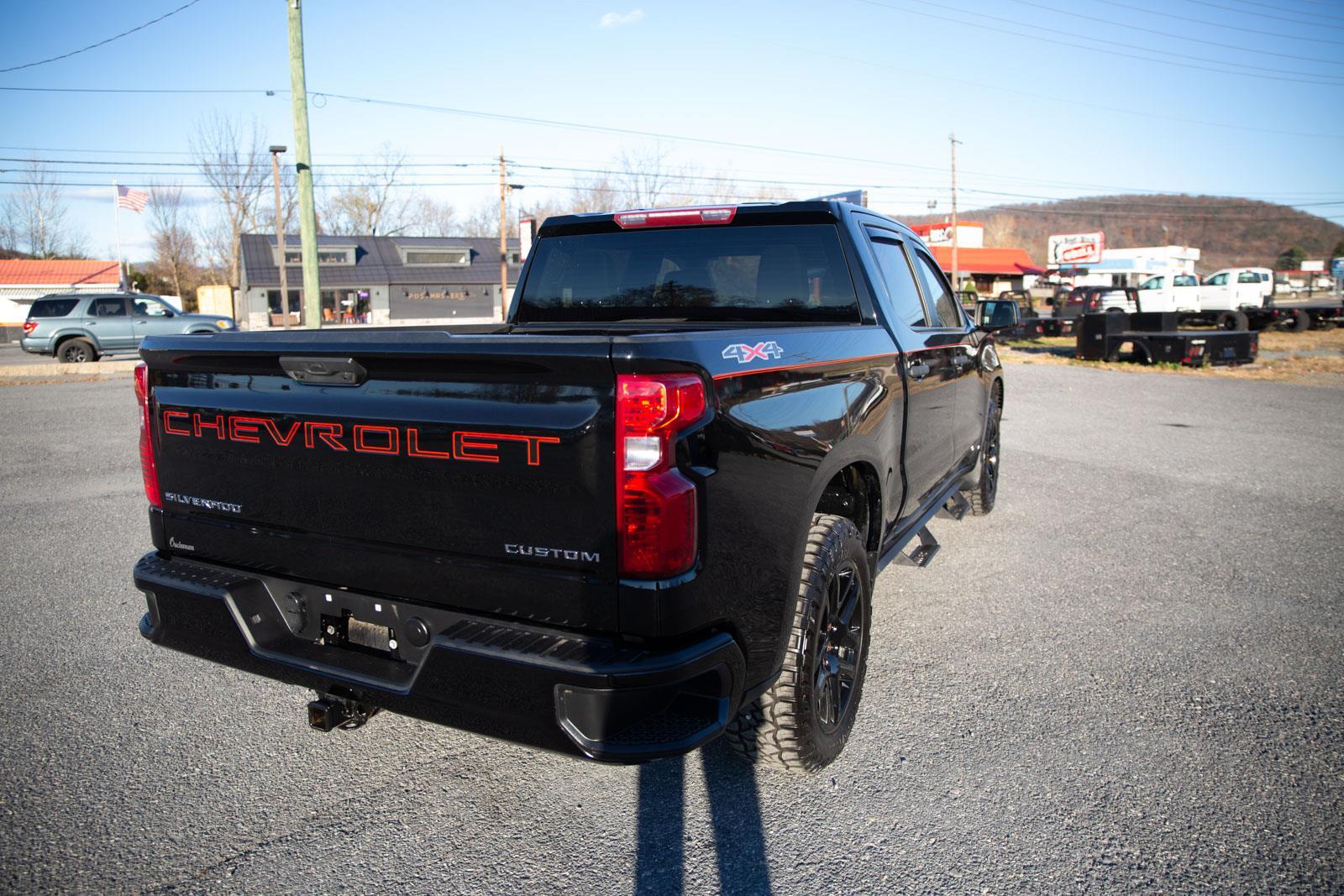 2023 Chevrolet Silverado 1500 Custom photo 3