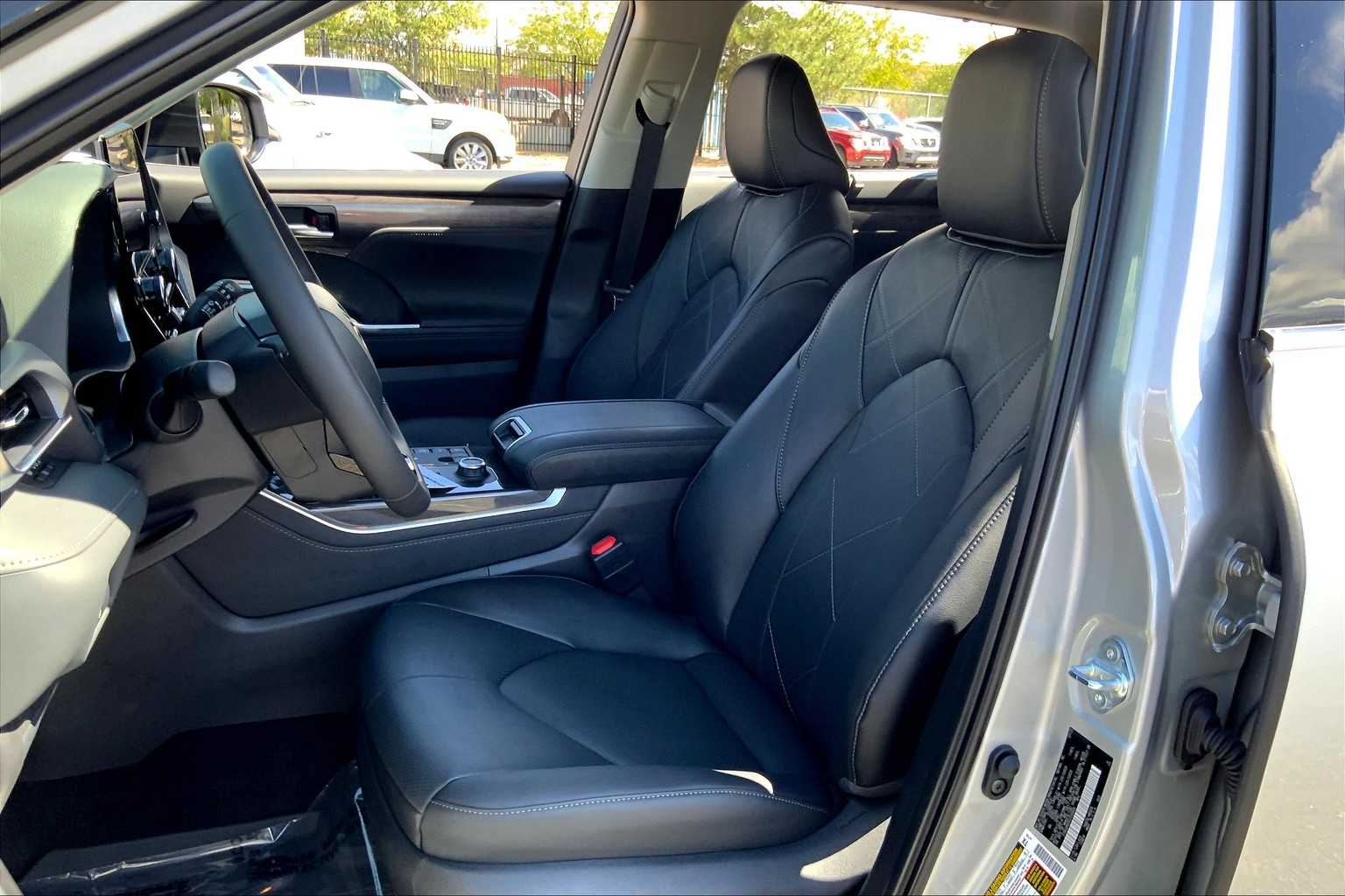 2025 Toyota Highlander Platinum photo 8
