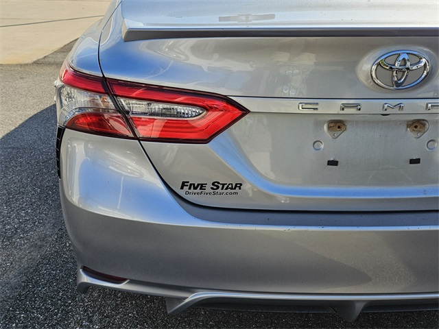 2018 Toyota Camry SE photo 13
