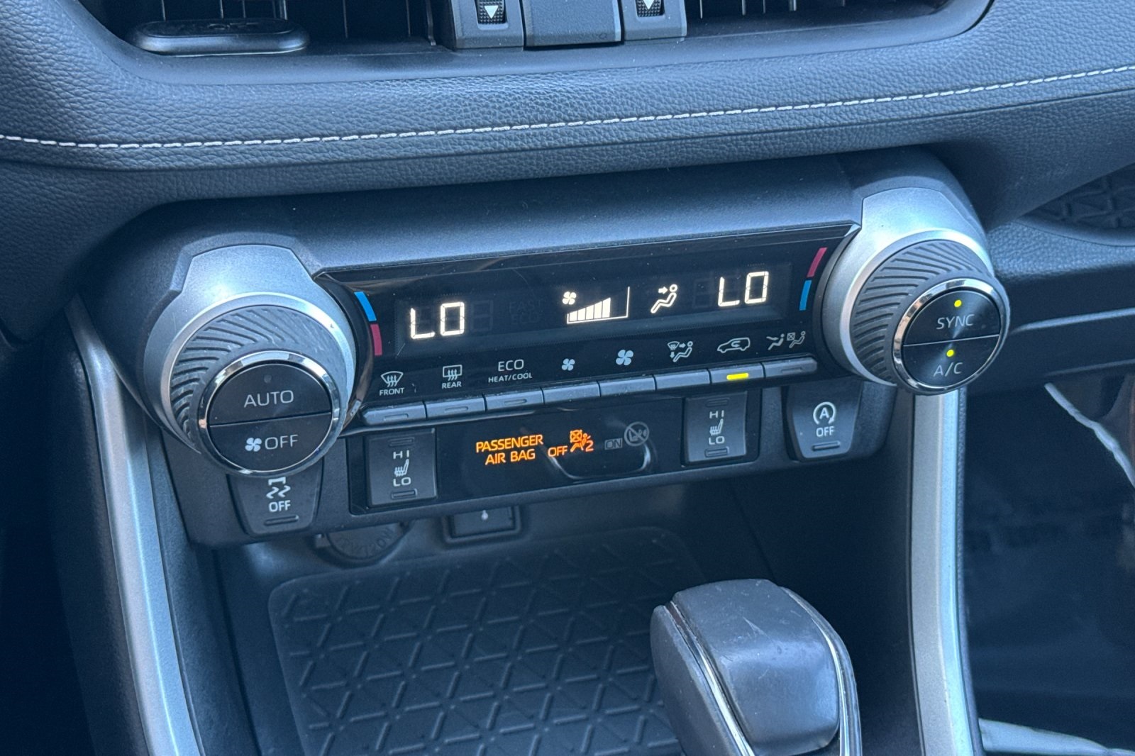 2021 Toyota RAV4 XLE Premium photo 22