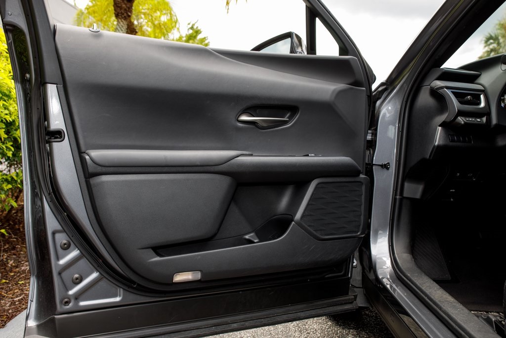 2019 Lexus UX 200 photo 24