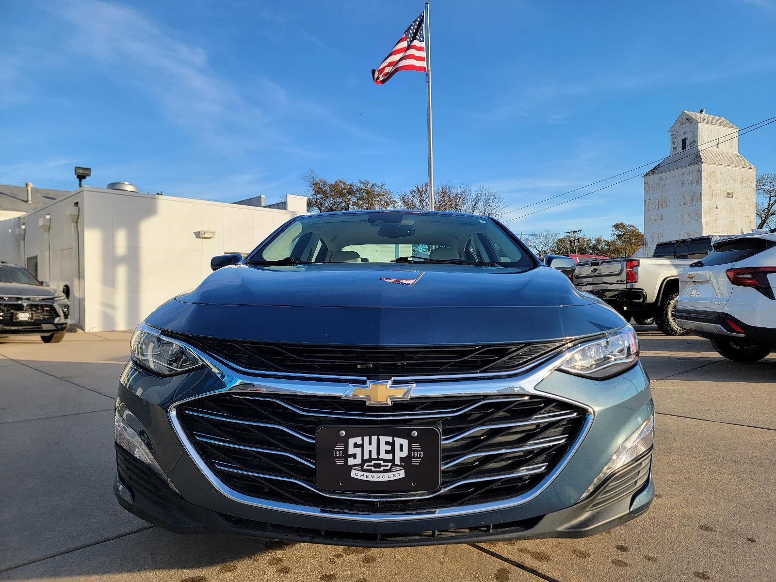 2024 Chevrolet Malibu Premier 2LT photo 2