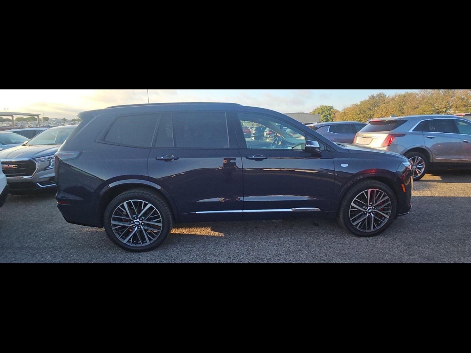 2025 Cadillac XT6 Sport photo 3