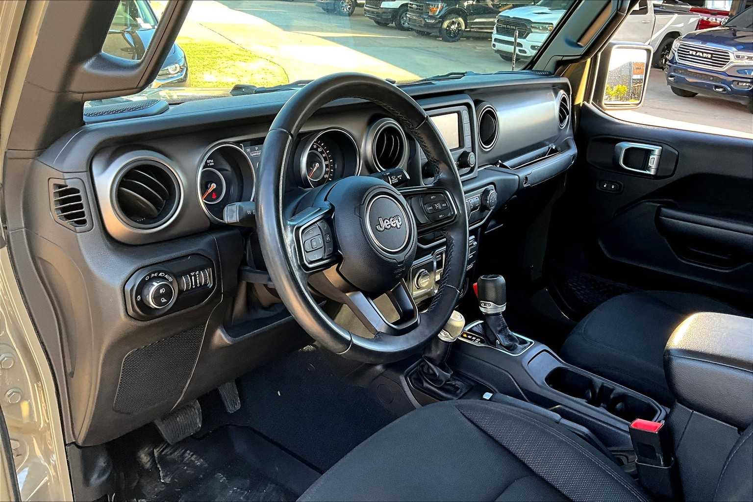 2020 Jeep Gladiator Sport S photo 16