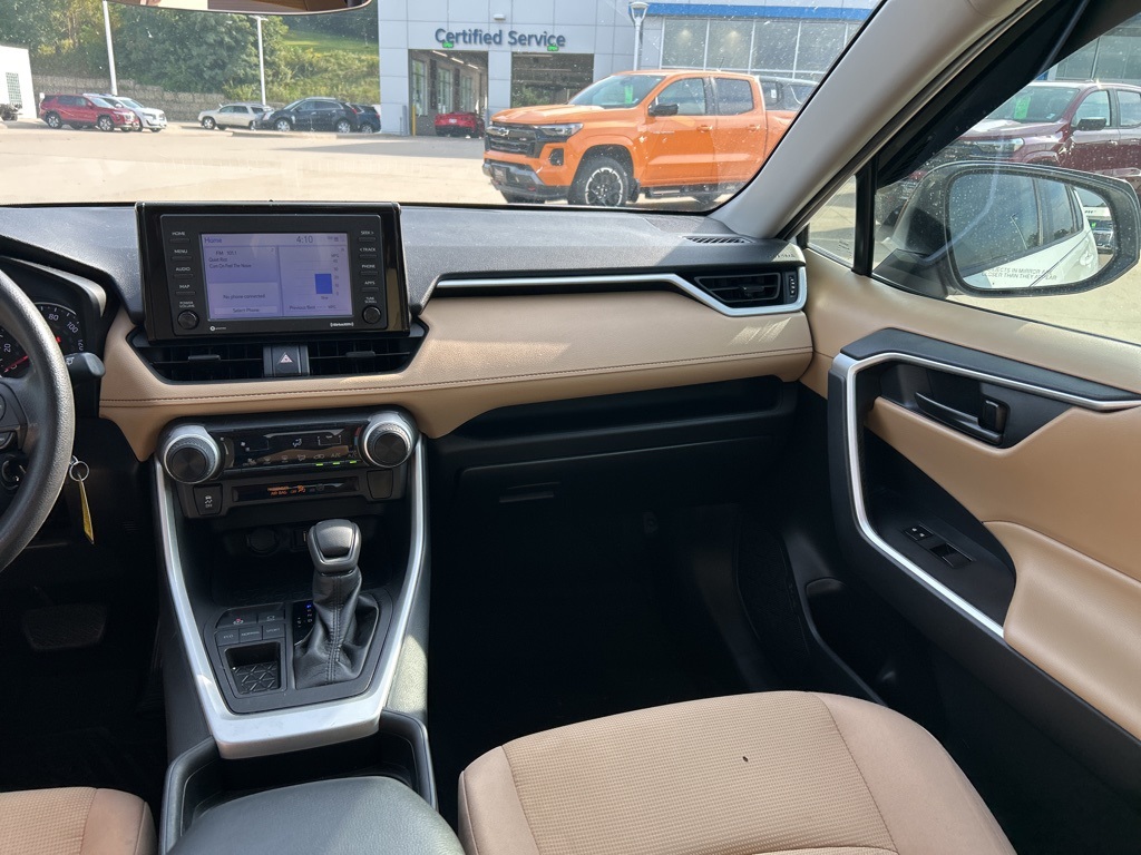 2021 Toyota RAV4 LE photo 20