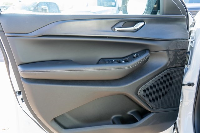 2025 Jeep Grand Cherokee Altitude photo 4