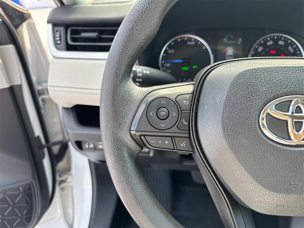 2022 Toyota RAV4 Hybrid XLE photo 22