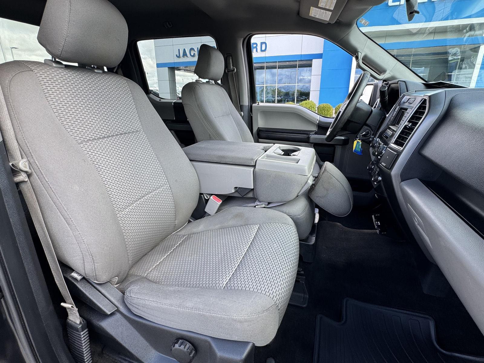 2015 Ford F-150 XLT photo 31