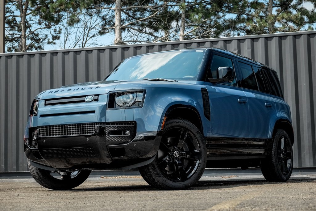 2025 Land Rover Defender X-Dynamic SE's photo