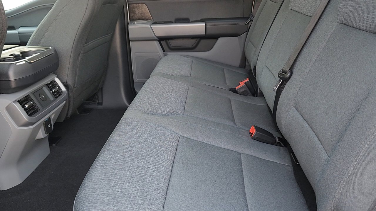 2025 Ford F-150 Lightning XLT photo 18