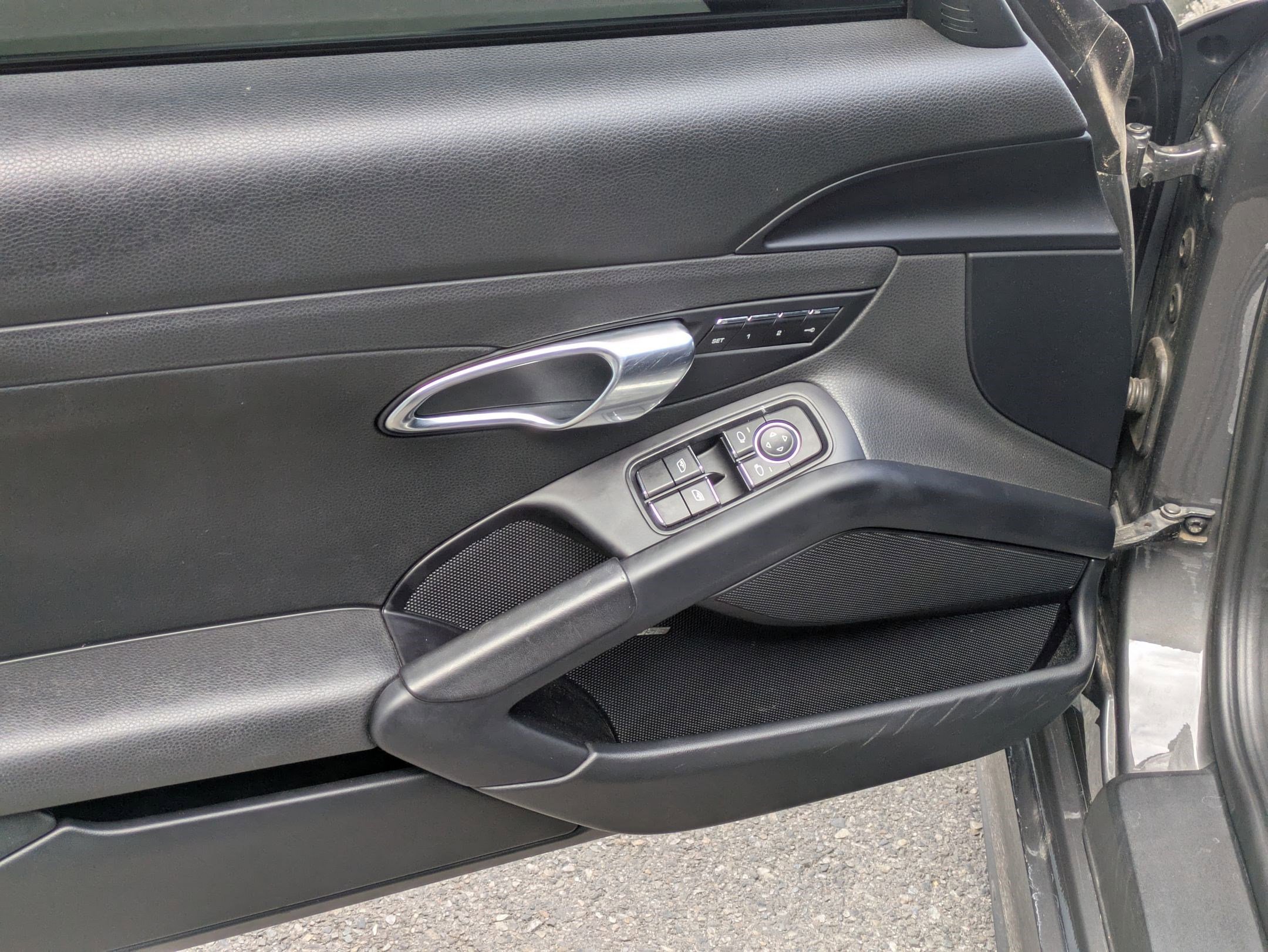 2019 Porsche Cayman T photo 13