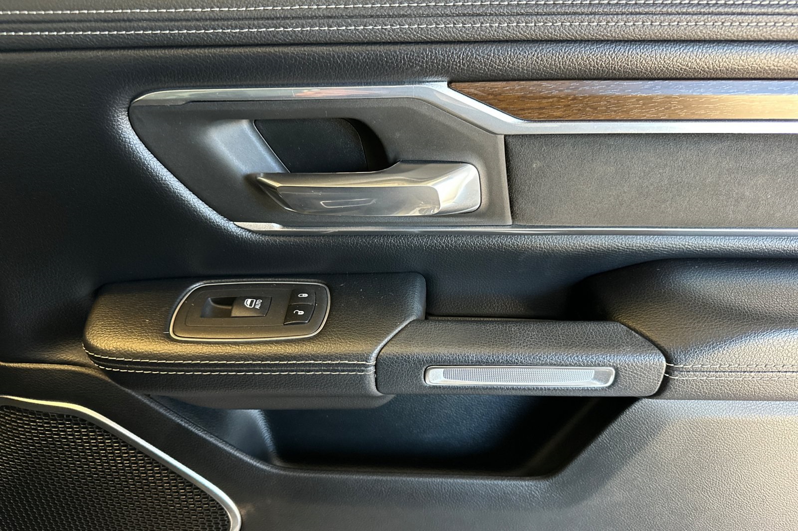 2021 Ram 1500 Laramie photo 19