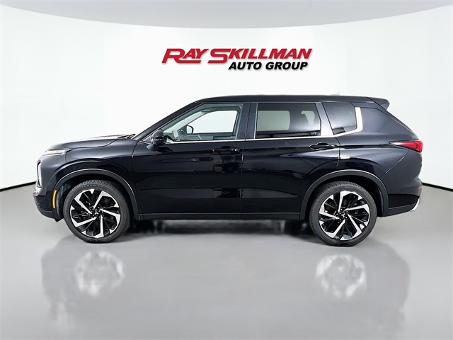 2024 Mitsubishi Outlander SE photo 2