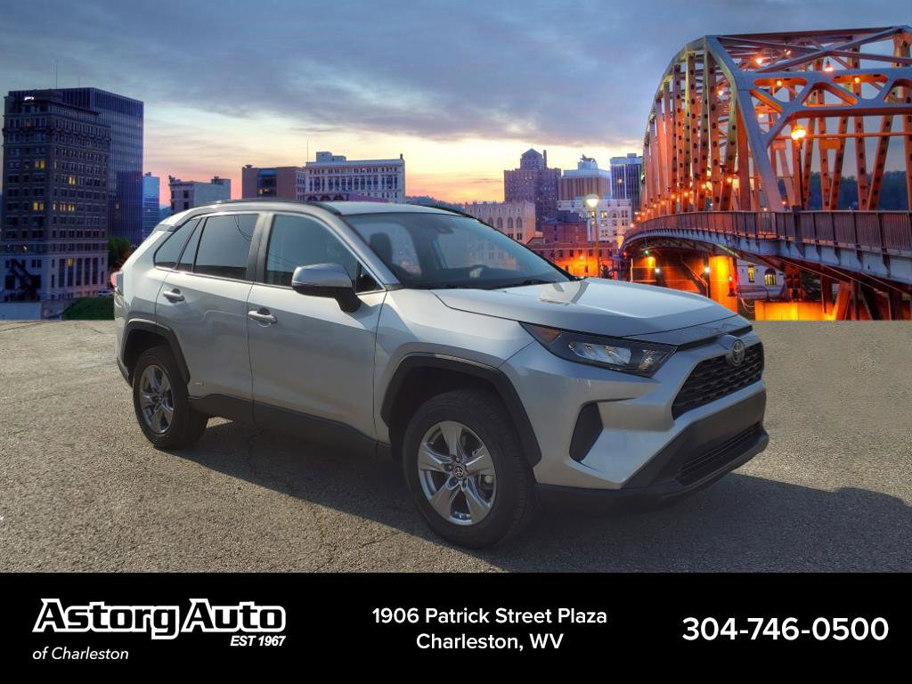 2022 Toyota RAV4 LE's photo