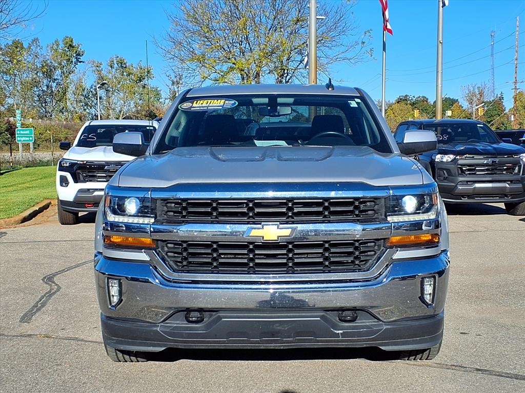 2017 Chevrolet Silverado 1500 LT photo 2